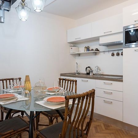 Old Bridge: Historical And Chic Apartment 佛罗伦萨 外观 照片