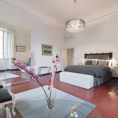 Old Bridge: Historical And Chic Apartment 佛罗伦萨 外观 照片