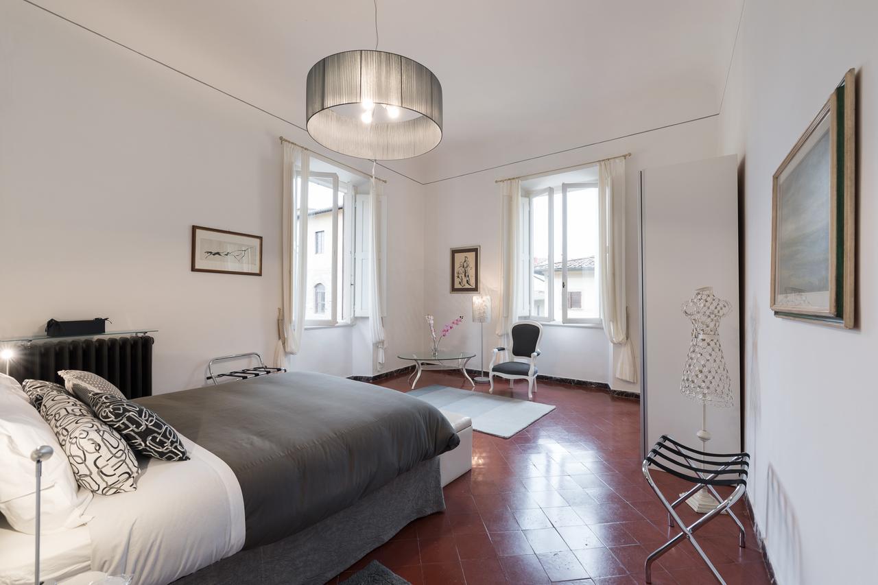 Old Bridge: Historical And Chic Apartment 佛罗伦萨 外观 照片